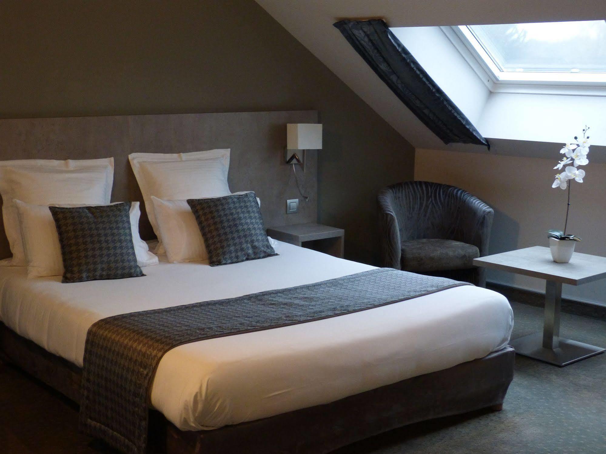 Hotel Saint Daniel Péruwelz Esterno foto