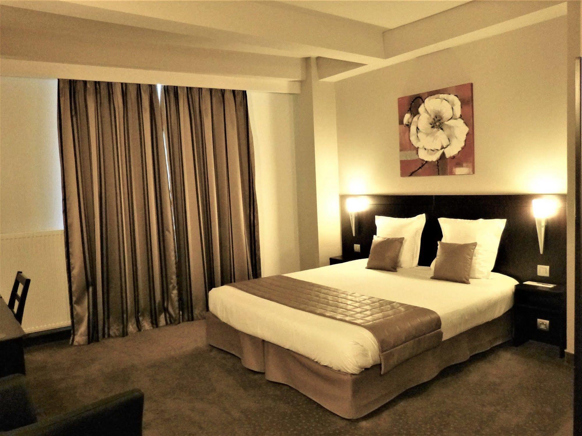 Hotel Saint Daniel Péruwelz Esterno foto